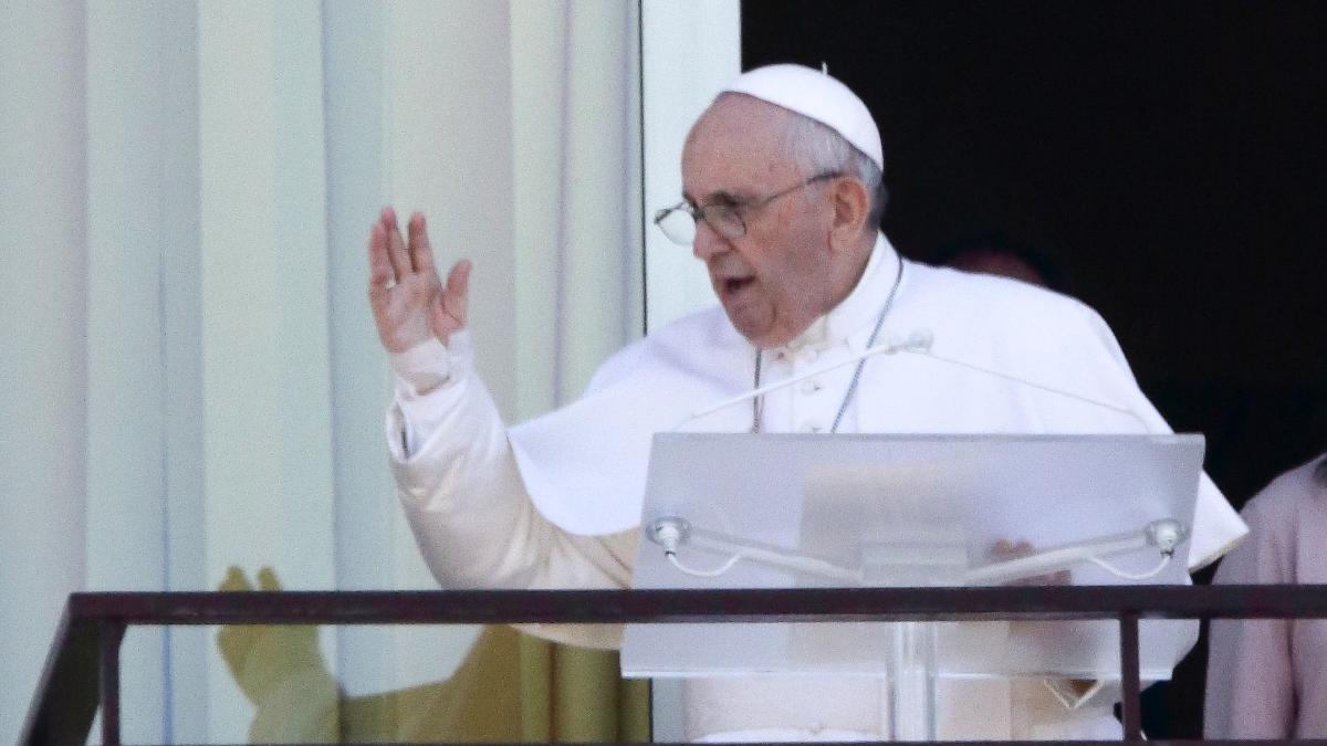 papa francisc indeamna crestinii intreaga lume sa se roage sa tina post afganistan