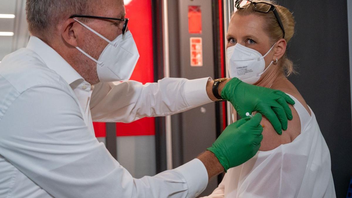 bugetari obligati vaccinare testare