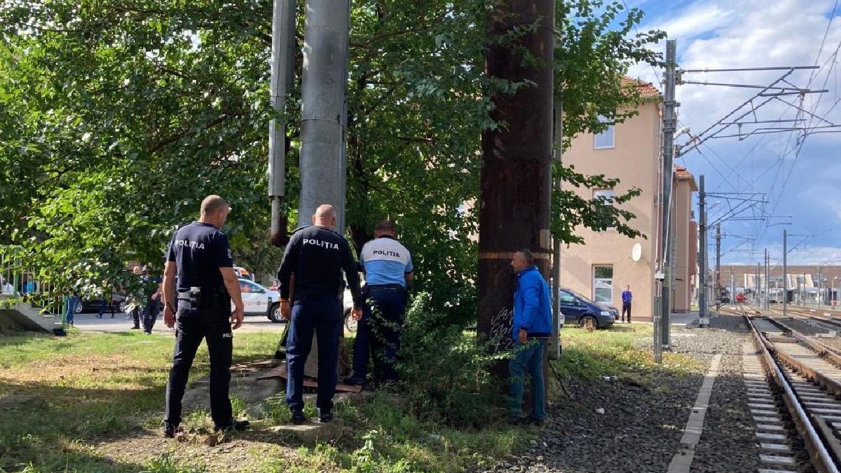 politist salvat barbat pod arad