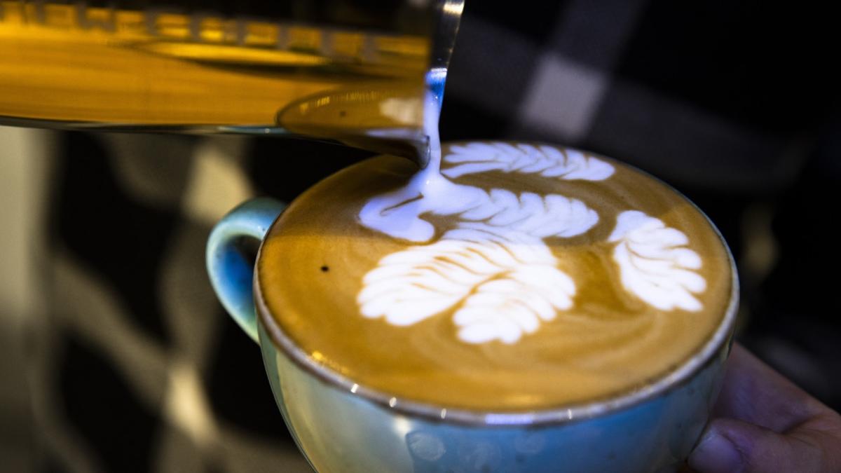 cafeaua a ajuns la cel mai mare pret din ultimii patru ani se va scumpi cu inca 15 procente