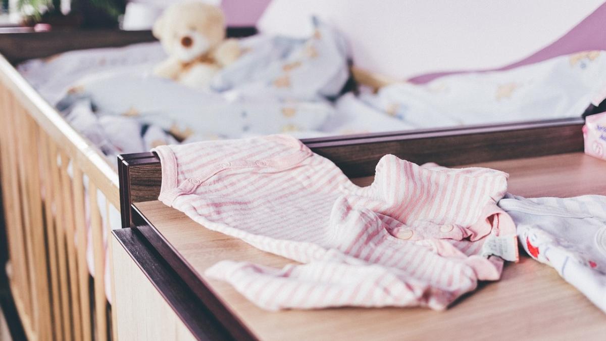 fetita de trei luni gasita fara suflare de mama ei in valenii de munte prahova