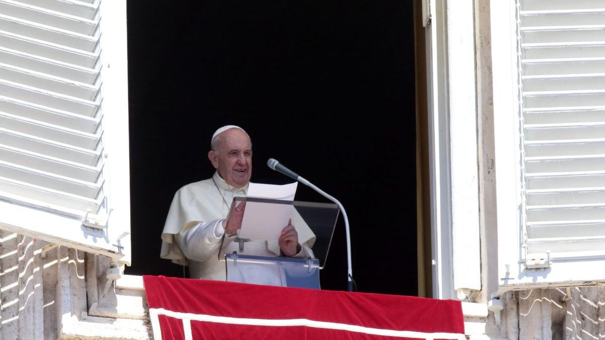 papa francisc cope interviu radio vladimir putin angela merkel