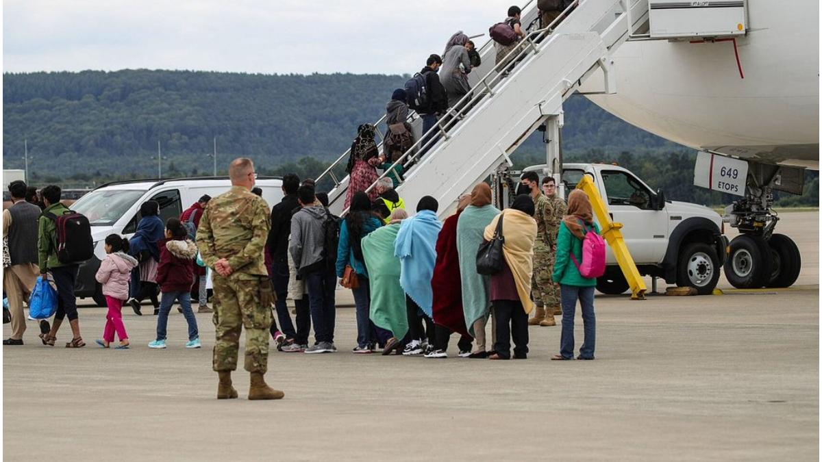 facebook ajuta afgani evacuare kabul