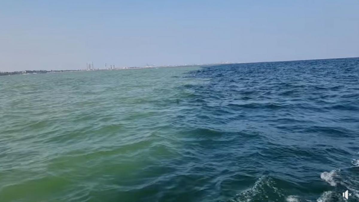 mare impartita doua culori eforie nord