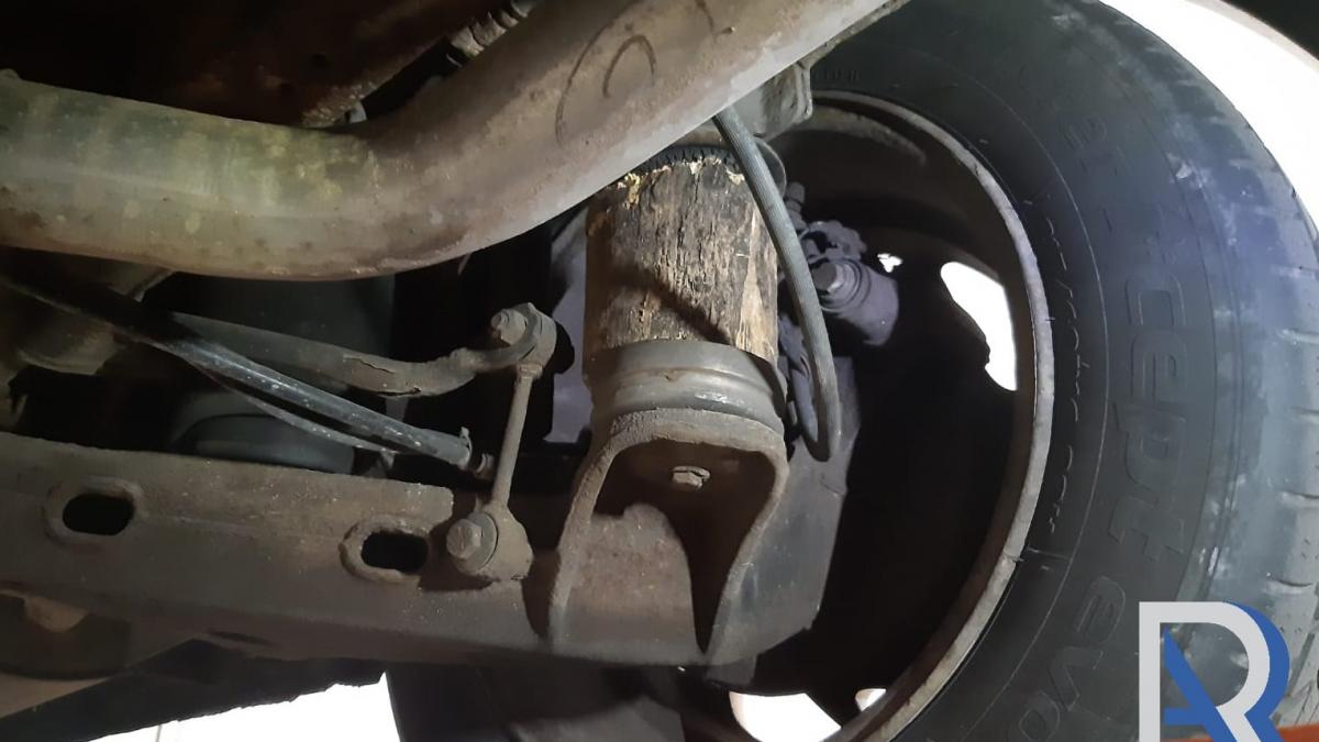 microbuz calatori butuci lemn suspensii rar caras severin