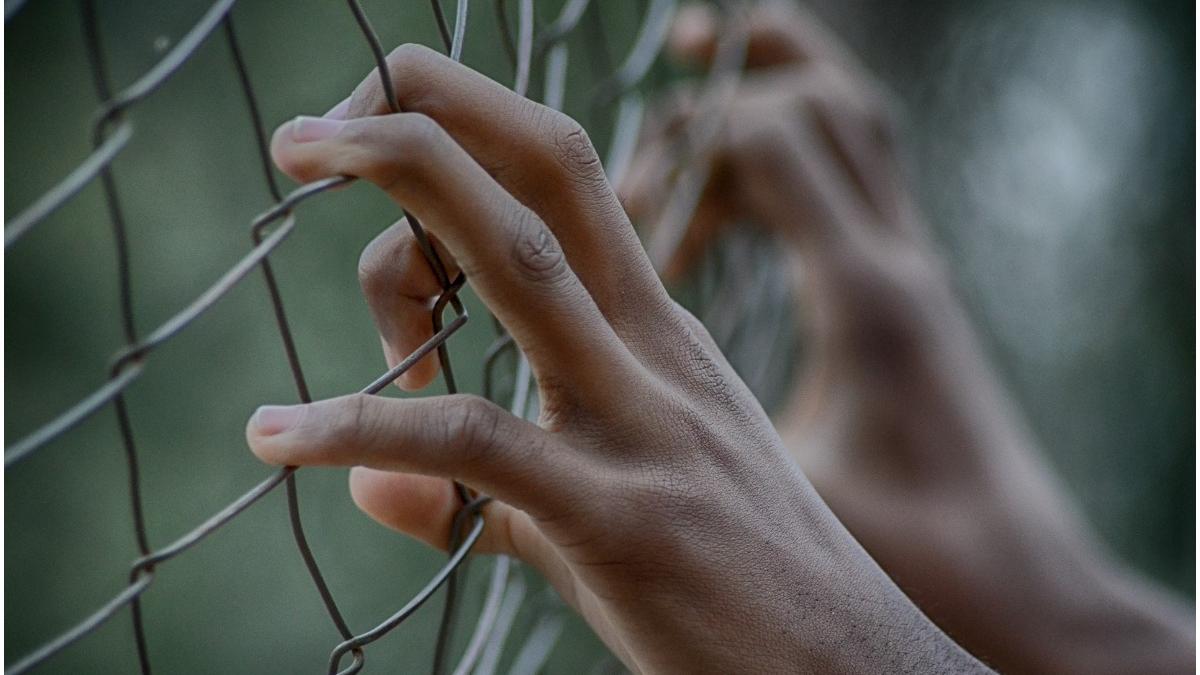 adolescenti finalndezi inchisoare crima tortura