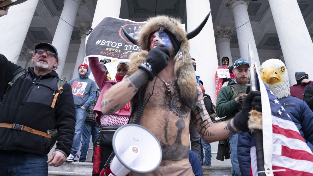 jacob anthony chansley qanon saman vinovat atac capitoliu