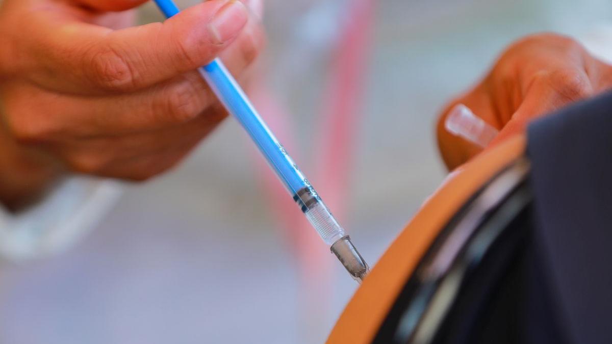 trei persoane vaccinate covid deces republica moldova