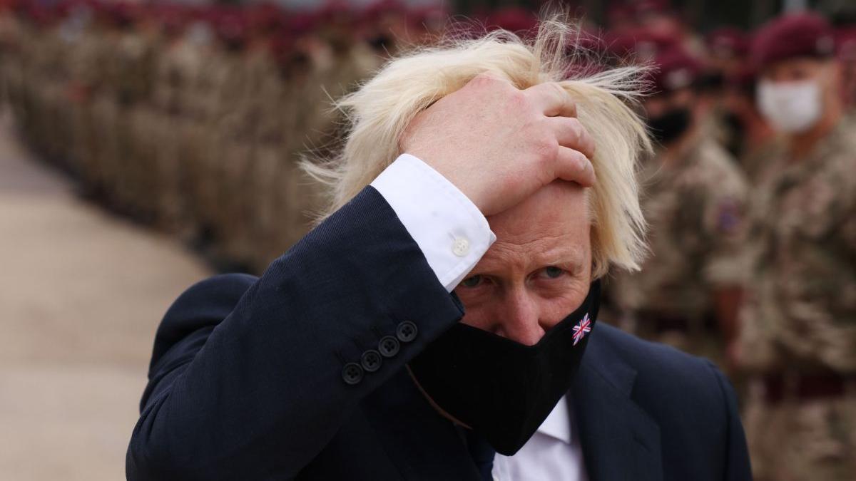 boris johnson guvern cresteri de taxe asistenta sociala sistem sanitar nhs