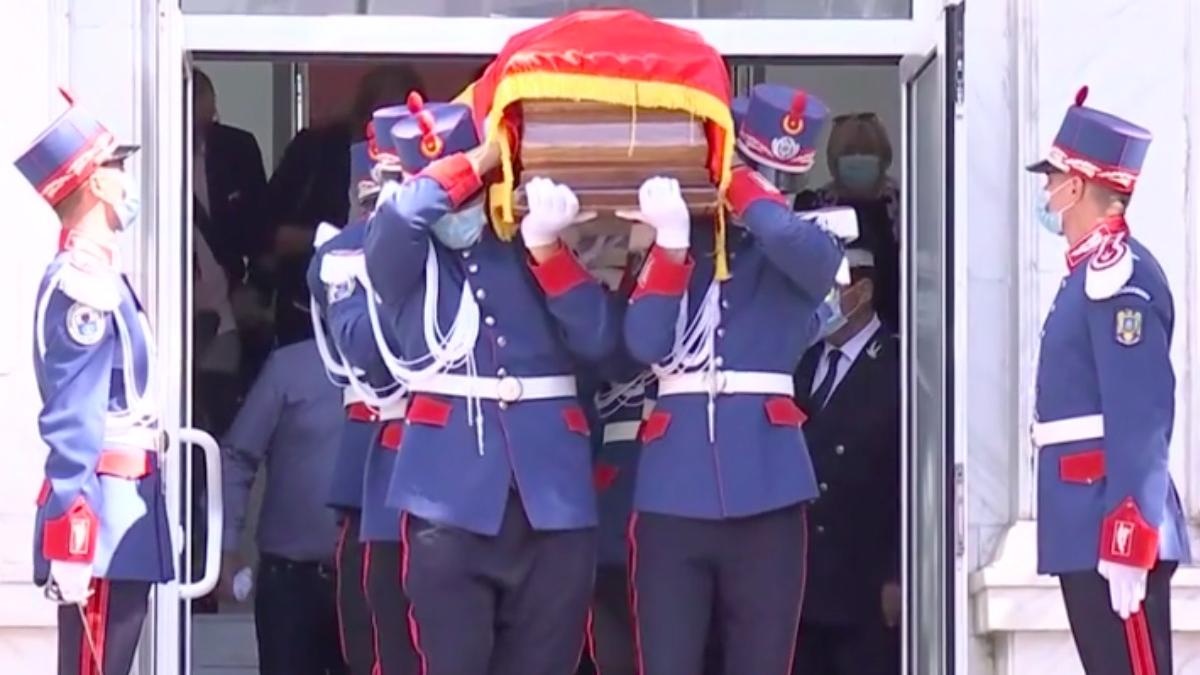 ivan patzaichin campionul cu pagaia rupta condus pe ultimul drum cu onoruri militare