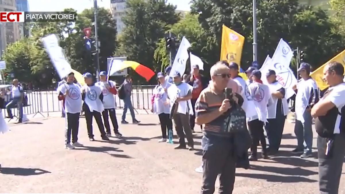 protest sindicat industria apararii guvern