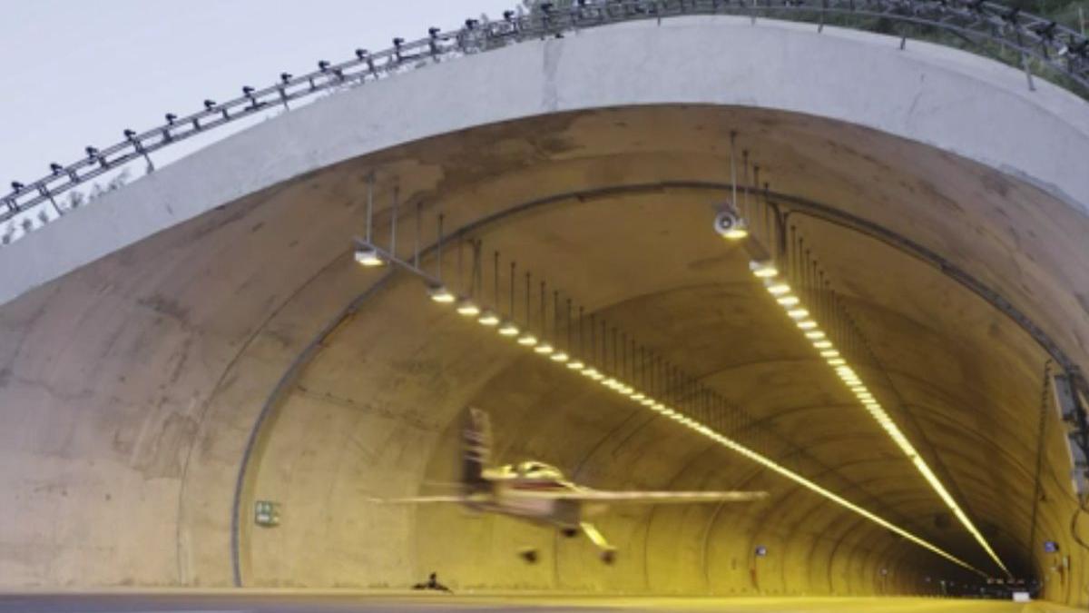 dario costa pilot cascador cartea recordurilor avion tunel catalca marmara turcia