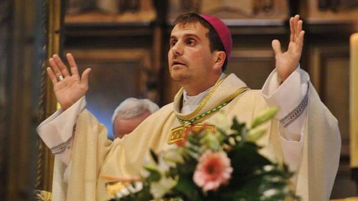 episcop xavier novell biserica catolica spania demisie idila psiholog romancier