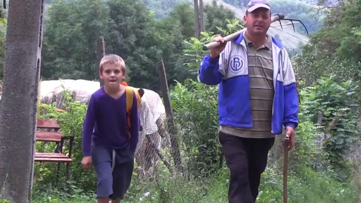 scoala culegere de probleme campanie antena 3 elevi merg kilometri pe jos