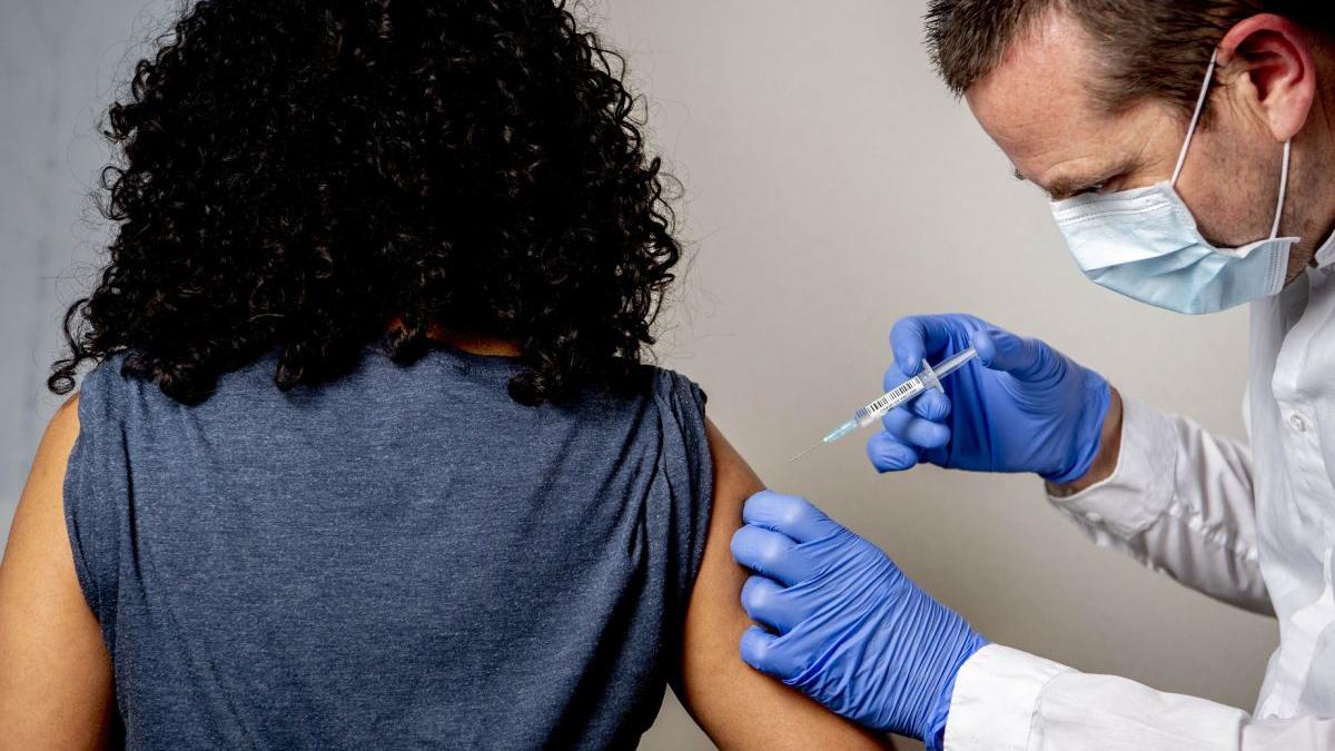 vaccin anti covid contra cost cetateni straini