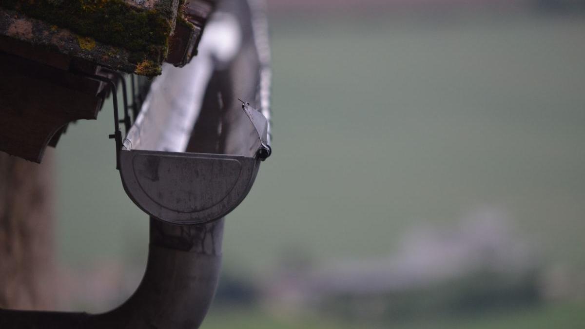 barbat teleorman santajat plateasca montare jgheaburi escroci ascuns