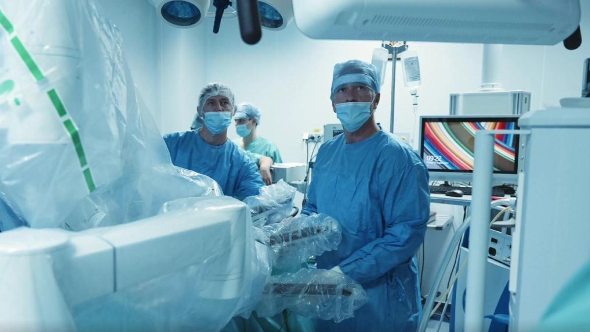 premiera spital privat oradea medici invata opereze tumori canceroase robot