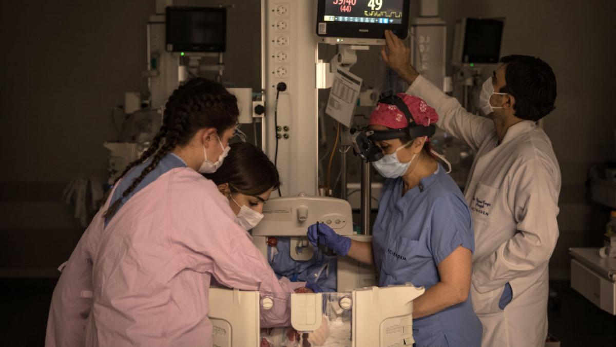 fetita lasata nesupravegheata cada murit spital iasi copila muscata mama