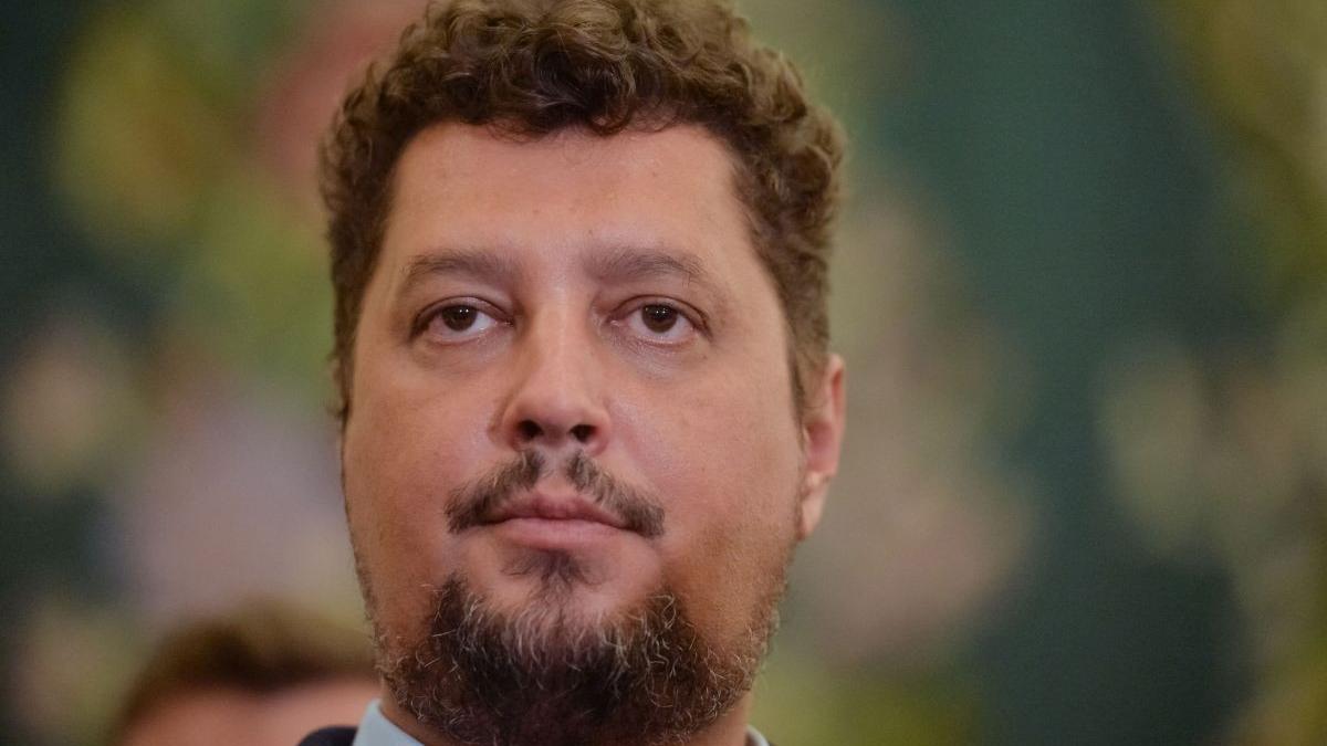 aur cere guvern renuntare scoala online