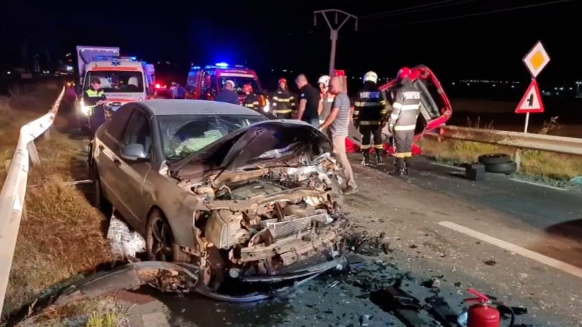 masina pe jumatate zdrobita intr un accident grav langa orasul ovidiu judetul constanta baiat de 14