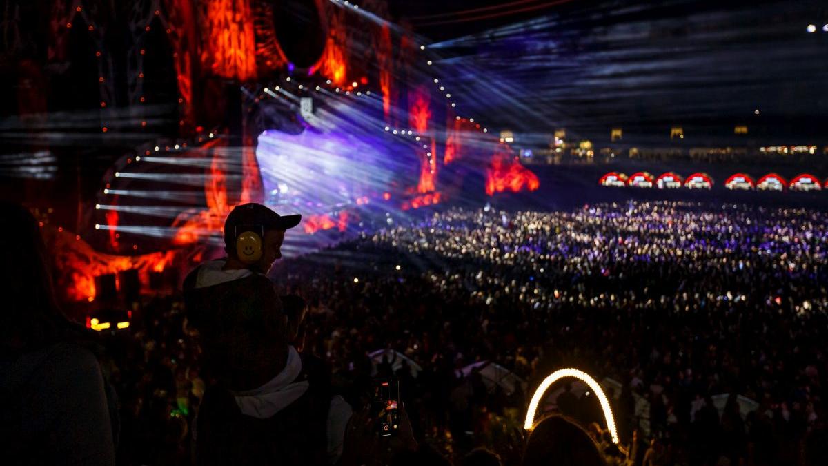 barbati retinuti furt telefoane untold