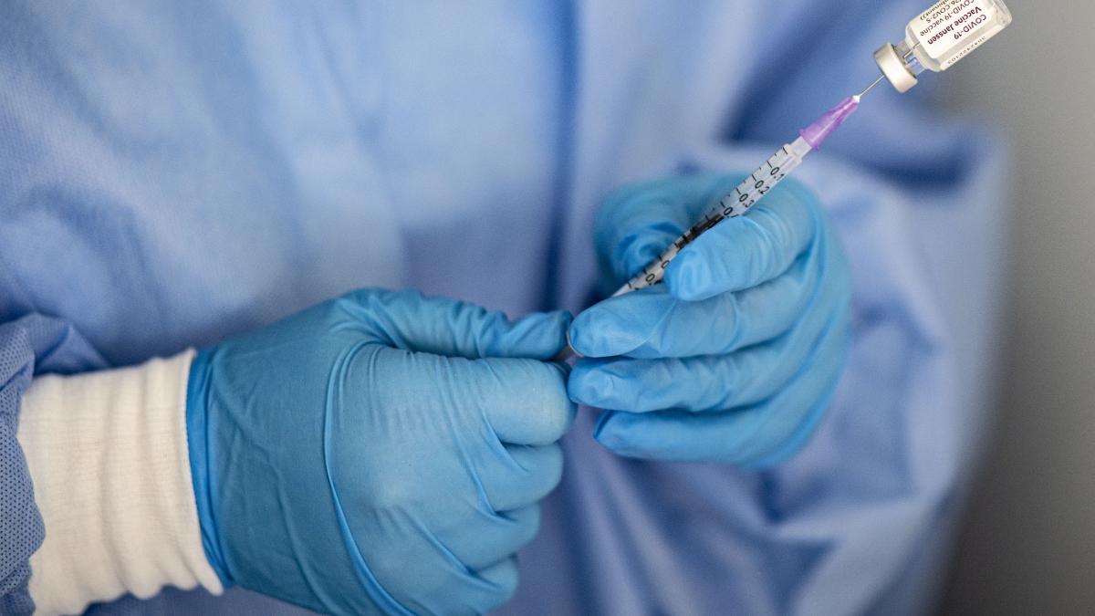 mii de angajati din sanatate care nu s au vaccinat suspendati in franta