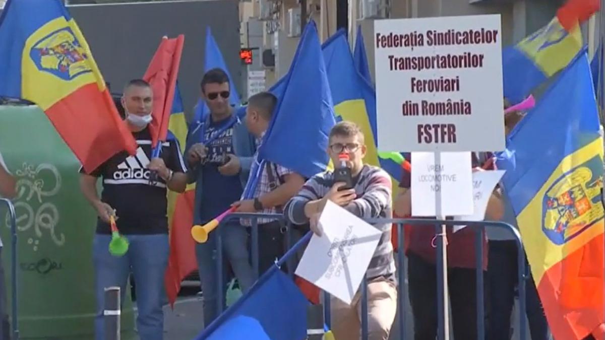 protest piata victoriei capitala sute de angajati isi striga nemultumirile in strada