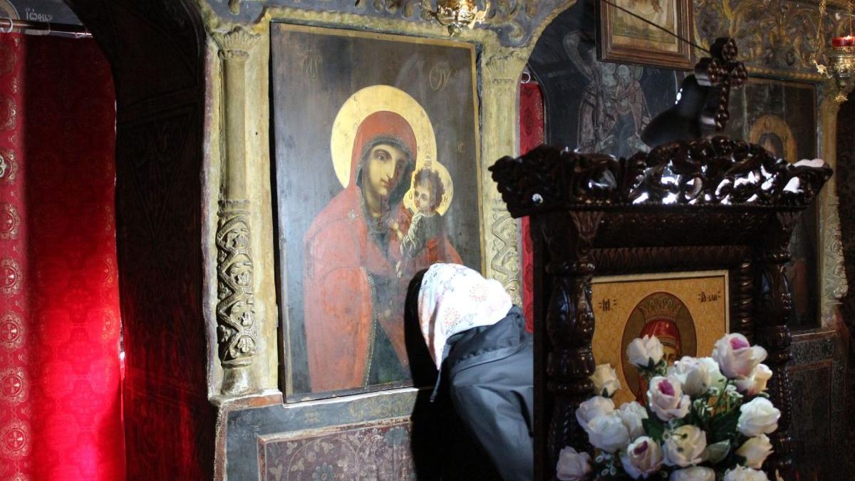 oameni bolnavi icoana plange baia de fier gorj