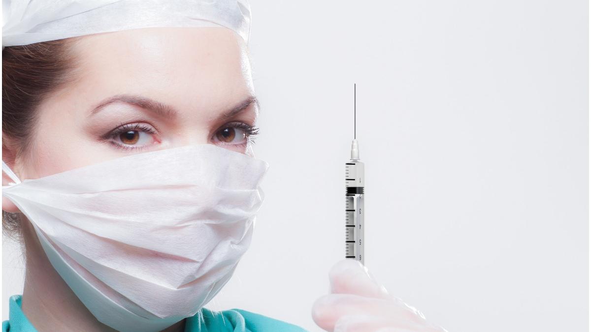 vaccin anti covid a batut asistenta