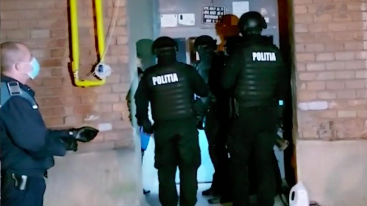 zeci de perchezitii trei judete adeverinte de vaccinare falsificate angajatii unei institutii