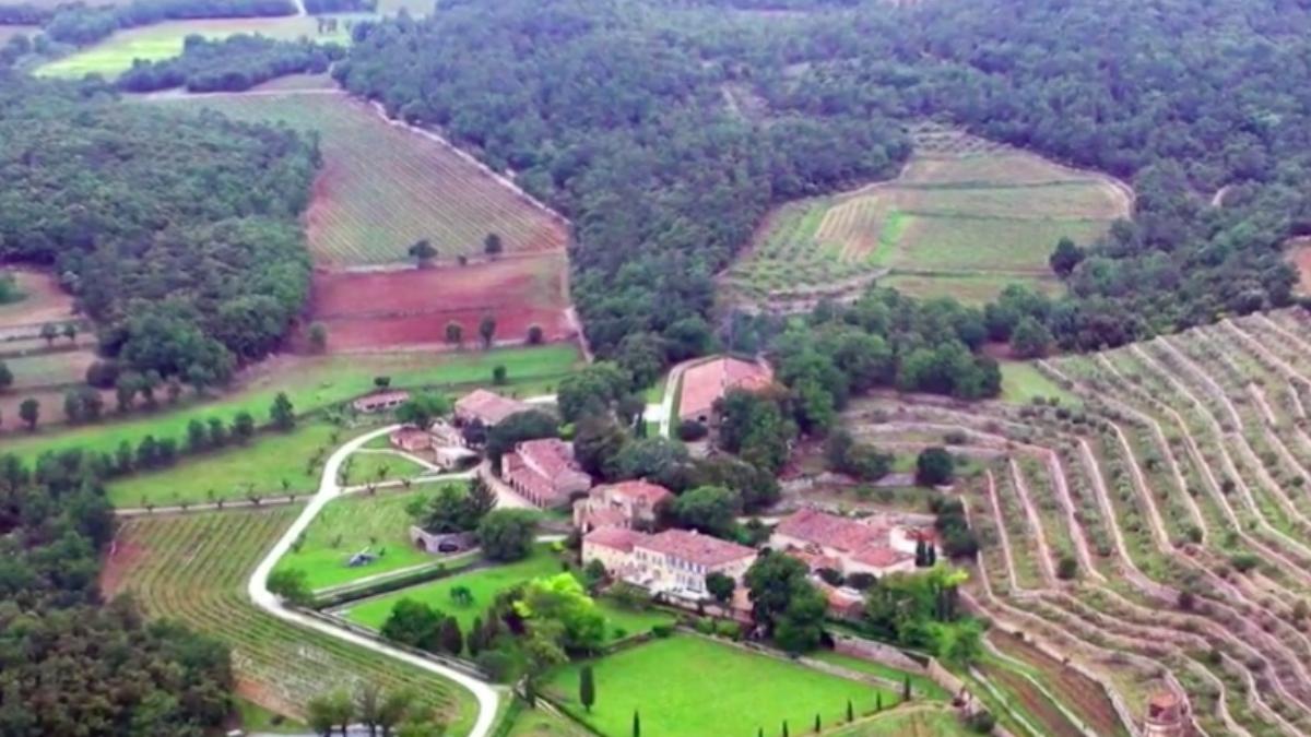 angelina jolie si brad pitt nou motiv de cearta castelul de milioane de dolari franta