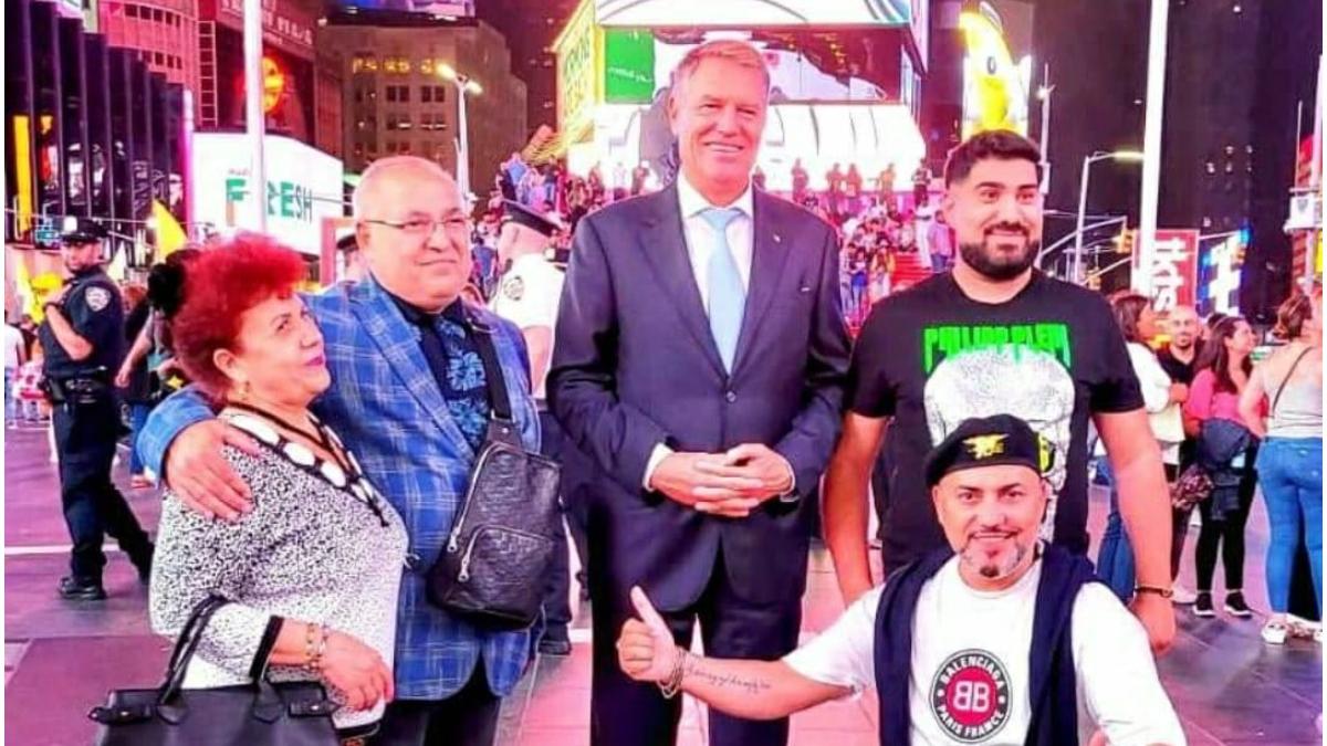 presedintele romaniei poza la new york manelist sorinel pustiu