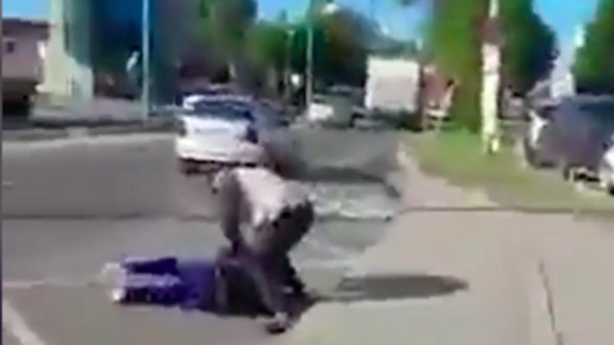 calator prins fara bilet snopit in bataie de controlori un martor a filmat scenele revoltatoare