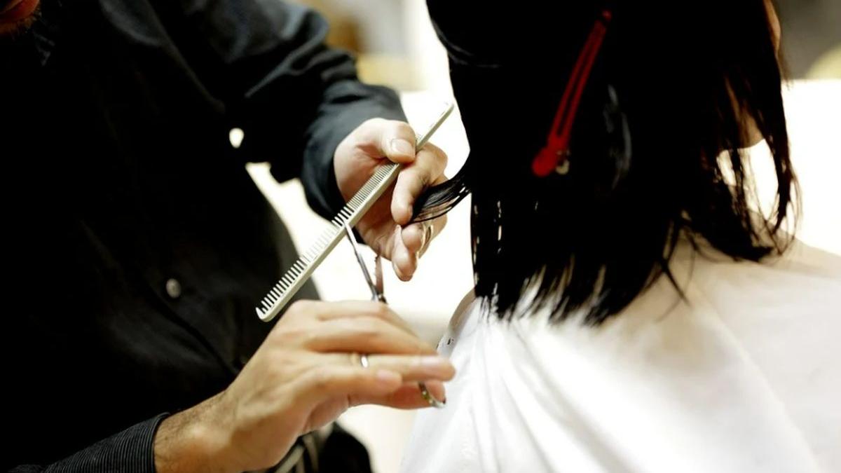 femei tunsoare gresita salon india daune 270000 euro