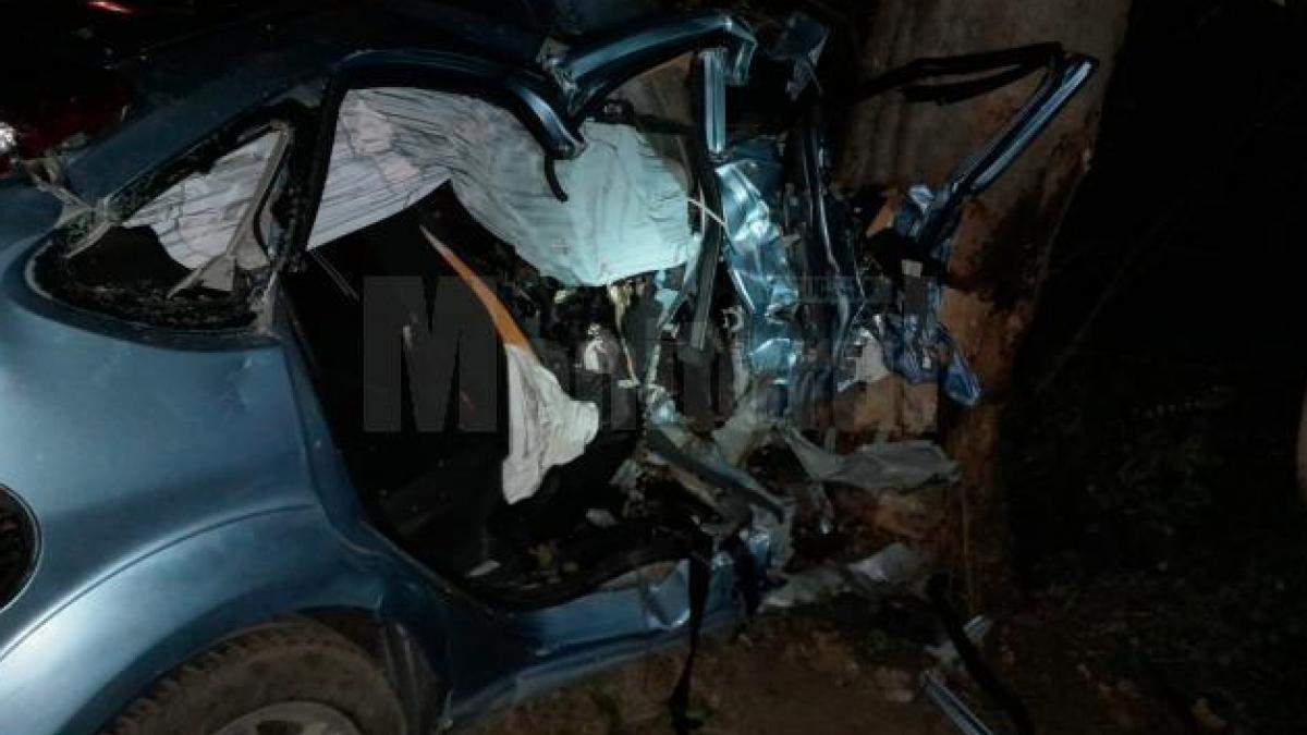 baiat 17 ani a murit masina condusa sofer 18 ani copac