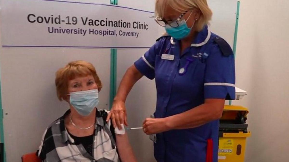 prima persoana din lume vaccinata anti covid cu pfizer a primit a treia doza are 91 de ani