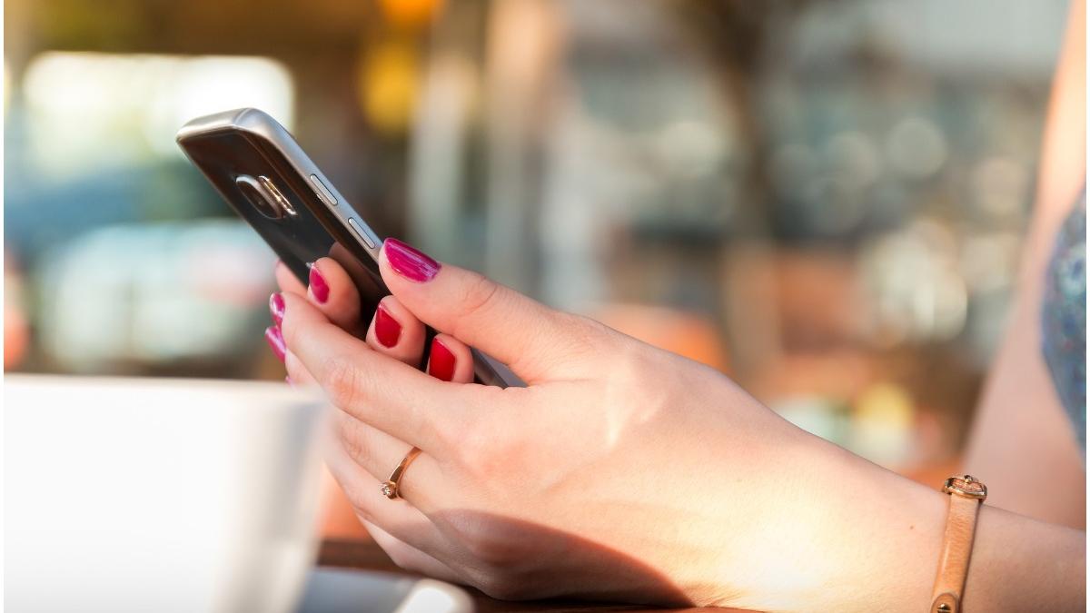 femeie crima telefon mobil