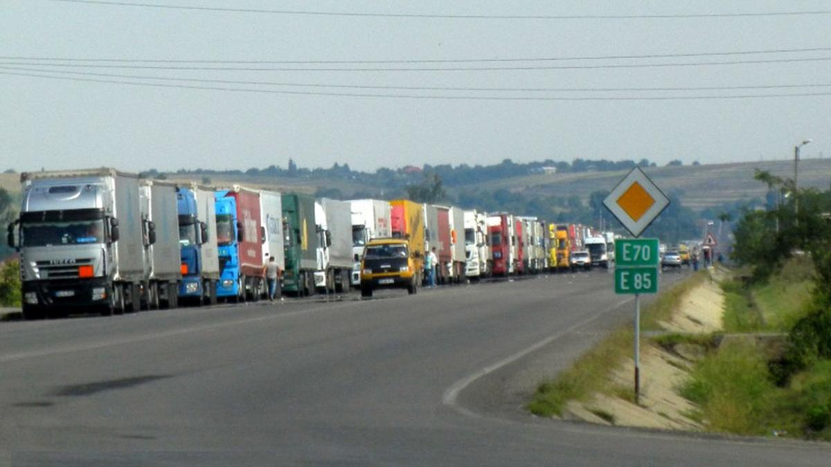 transportatorii protesteaza miercuri cu 100 de tir uri in fata guvernului