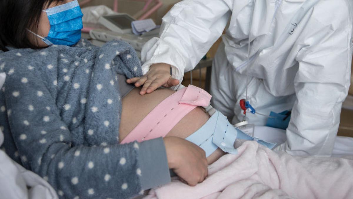 gravida covid afectare pulmonara nevaccinata salvata medici