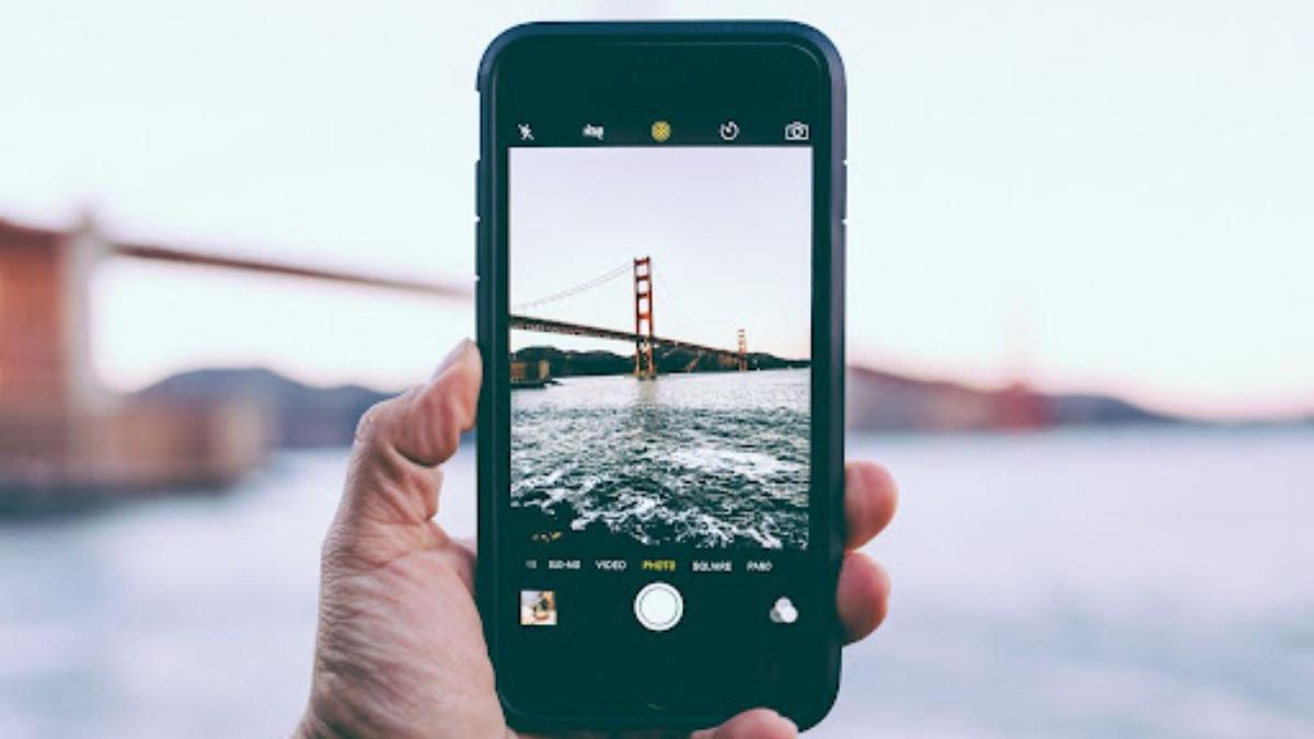 stii cum poti sa fii cel mai cool din gasca ta cu ajutorul noului telefon iphone 13