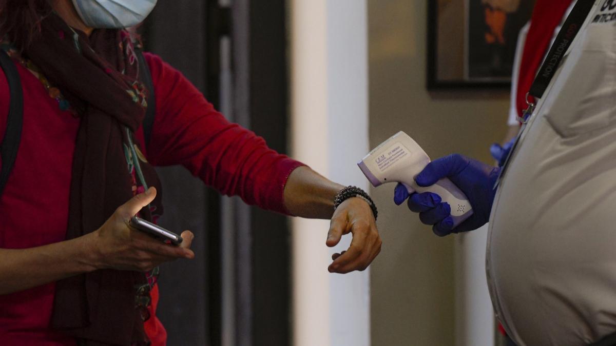 acces interzis celor nevaccinati in restaurante cluburi sau la nunti si circulatia restrictionata