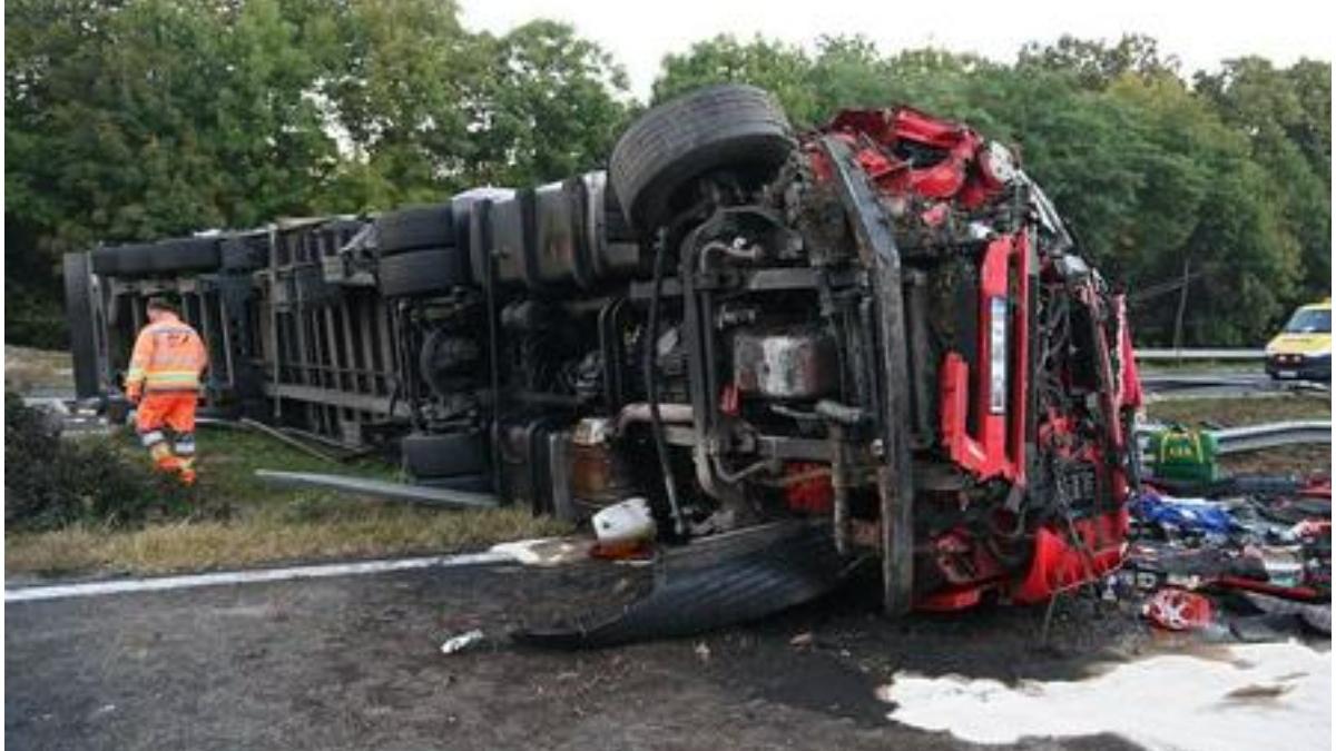 camion romanesc rasturnat autostrada ungaria
