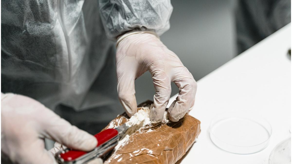 capitan roman arestat franta tona cocaina