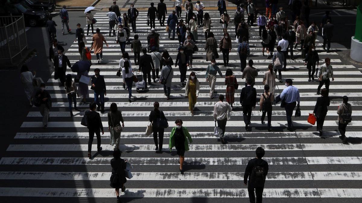 masca protectie obligatorie strada rata peste sase la mie