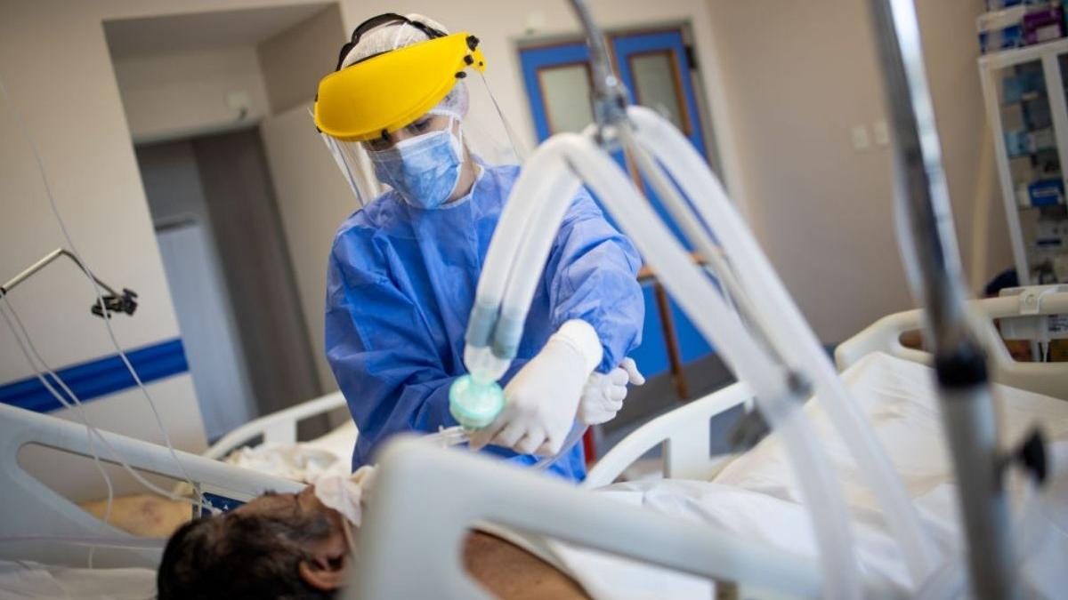 un tanar de 32 de ani confirmat cu sars cov 2 a facut infarct desi nu avea antecedente cardiace