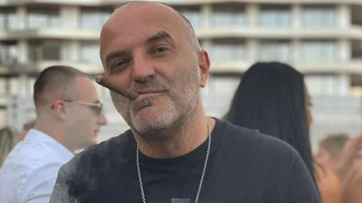 dan capatos scuipat gigi becali