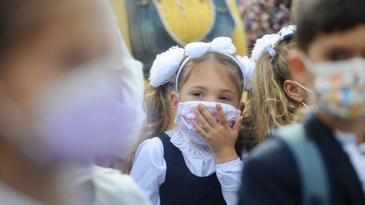 peste 13 000 elevi infectati teste covid 19 lipsesc