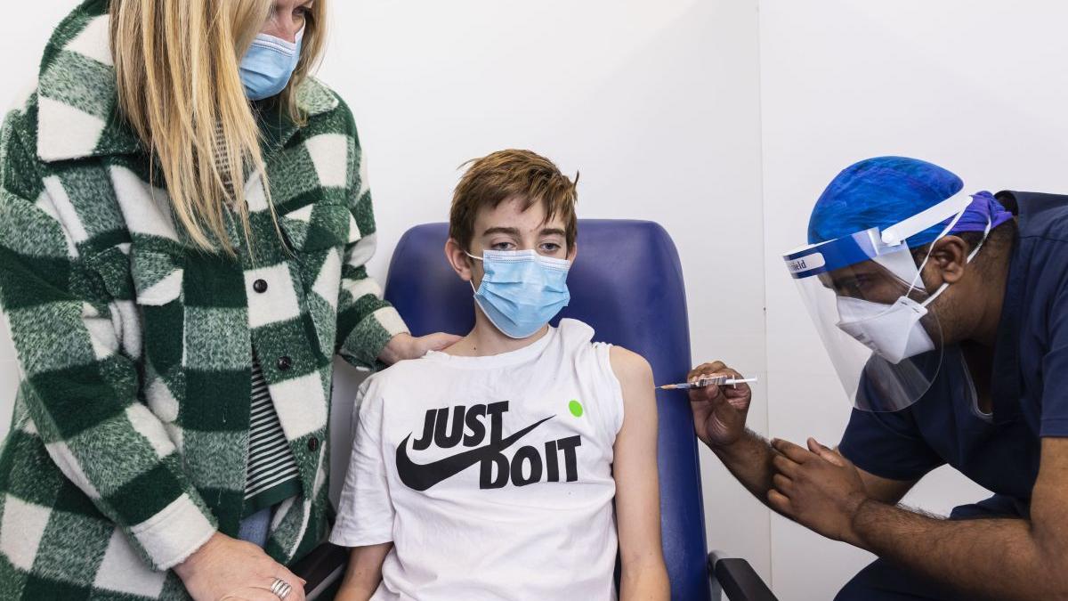 covid risc copii simptomatici adulti flor munoz jama pediatrics pfizer autorizare