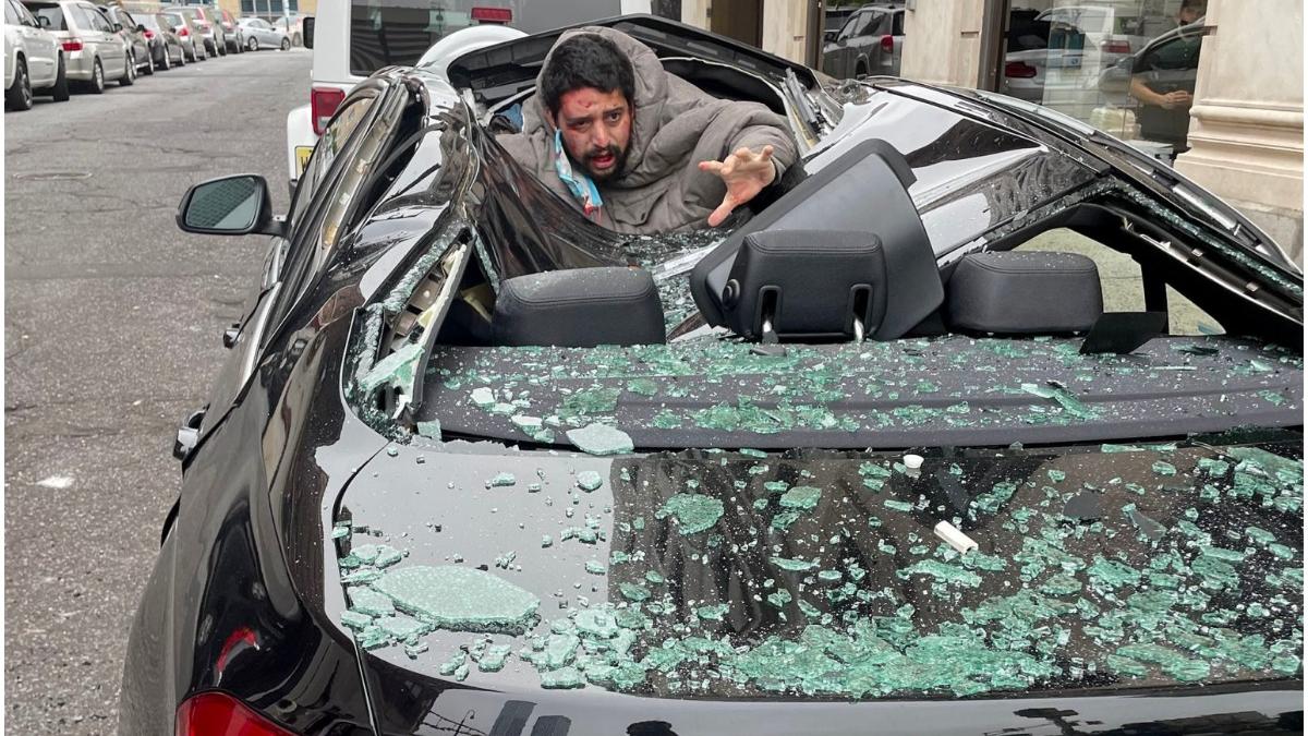 sinucigas supravietuieste saritura cladire