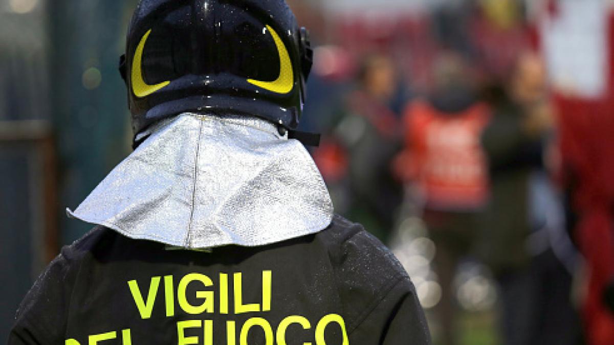 roman italia explozie casa aparat radio